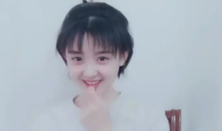 客服小姐姐圆脸,甜美笑容,温暖人心”